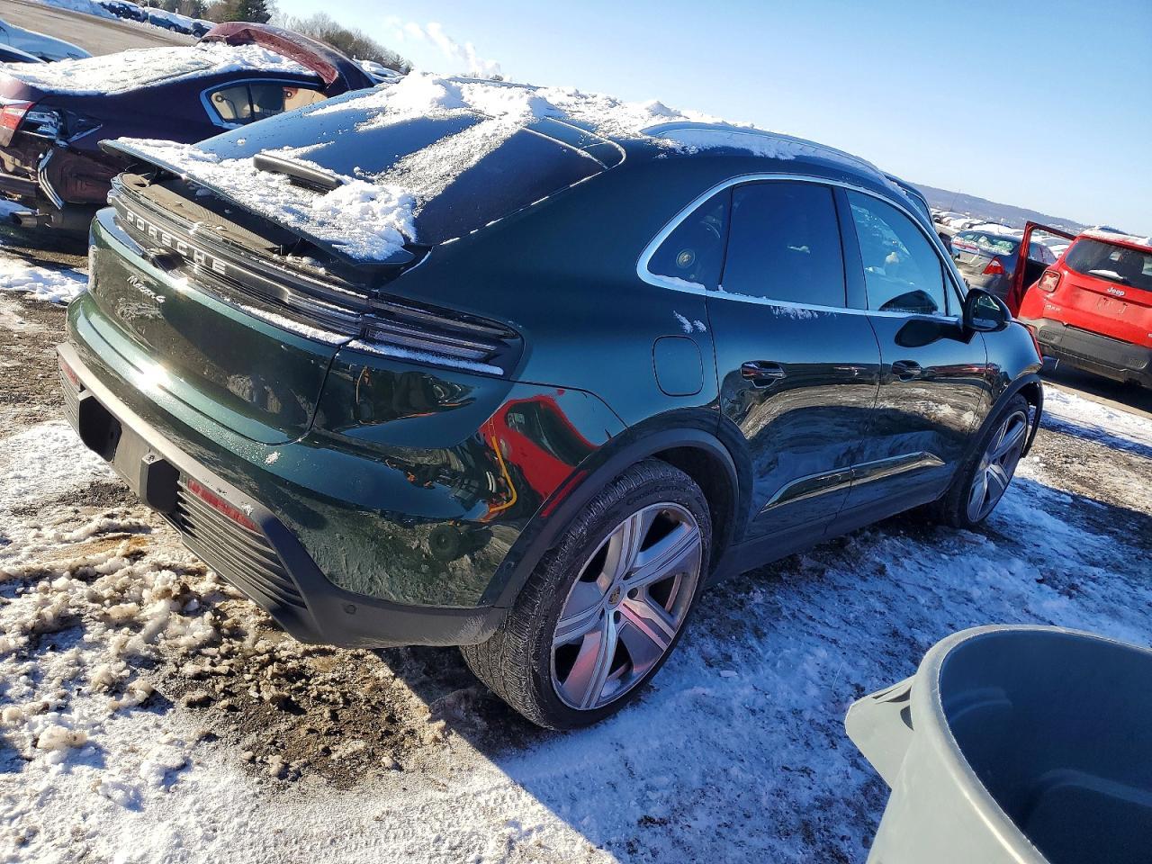 2024 PORSCHE Macan