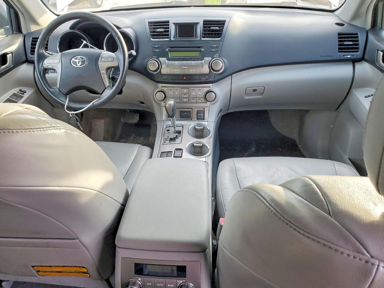 2010 TOYOTA HIGHLANDER