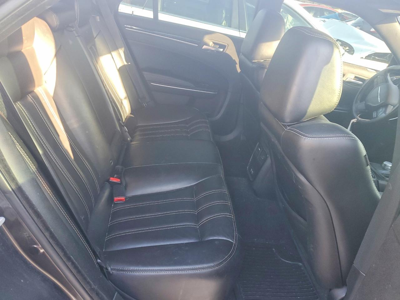 2019 CHRYSLER 300