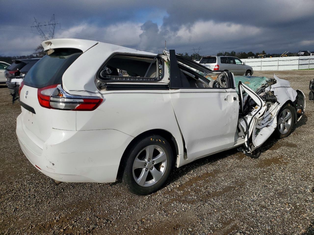 2015 TOYOTA SIENNA