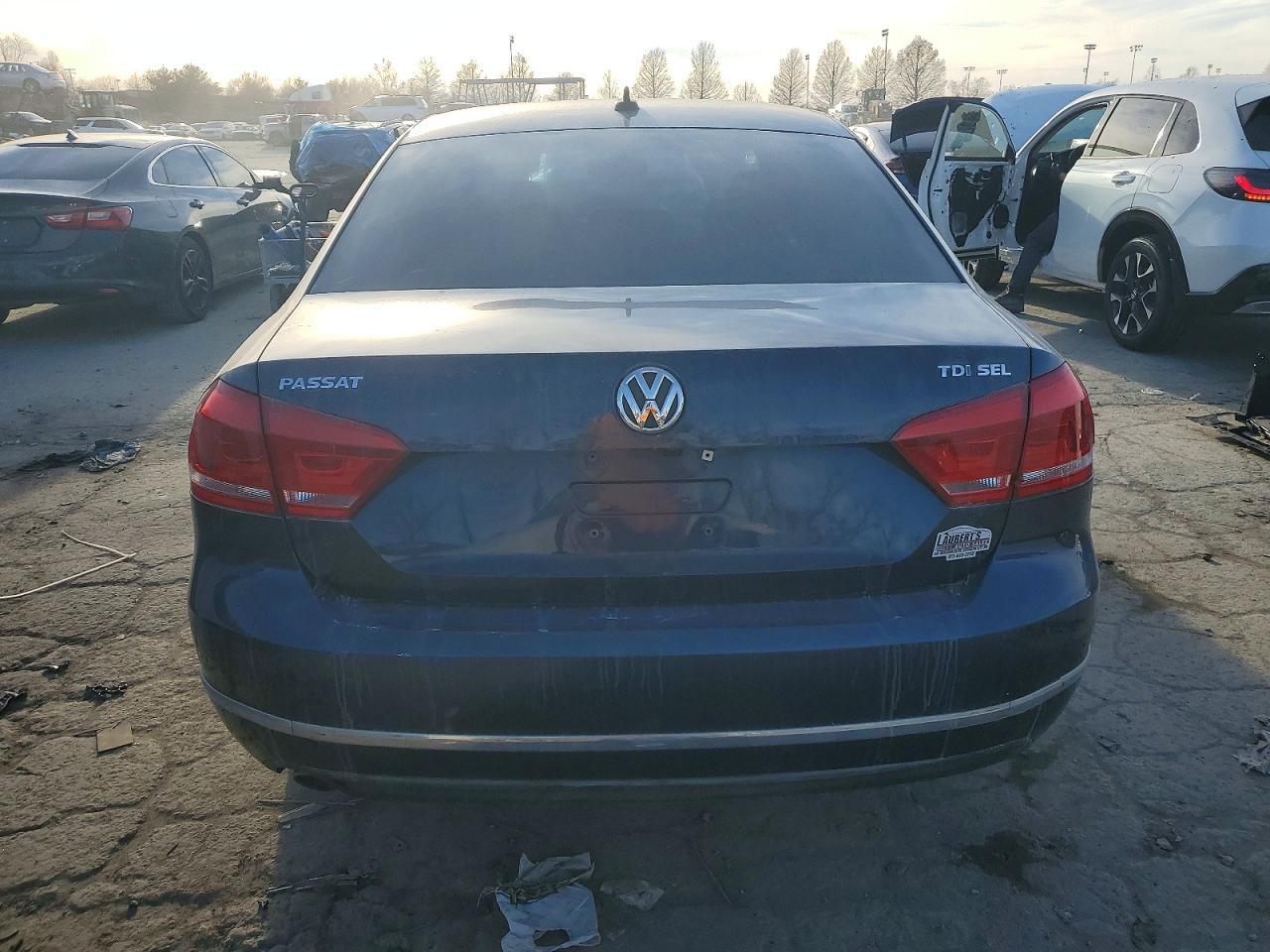 2012 VOLKSWAGEN Passat