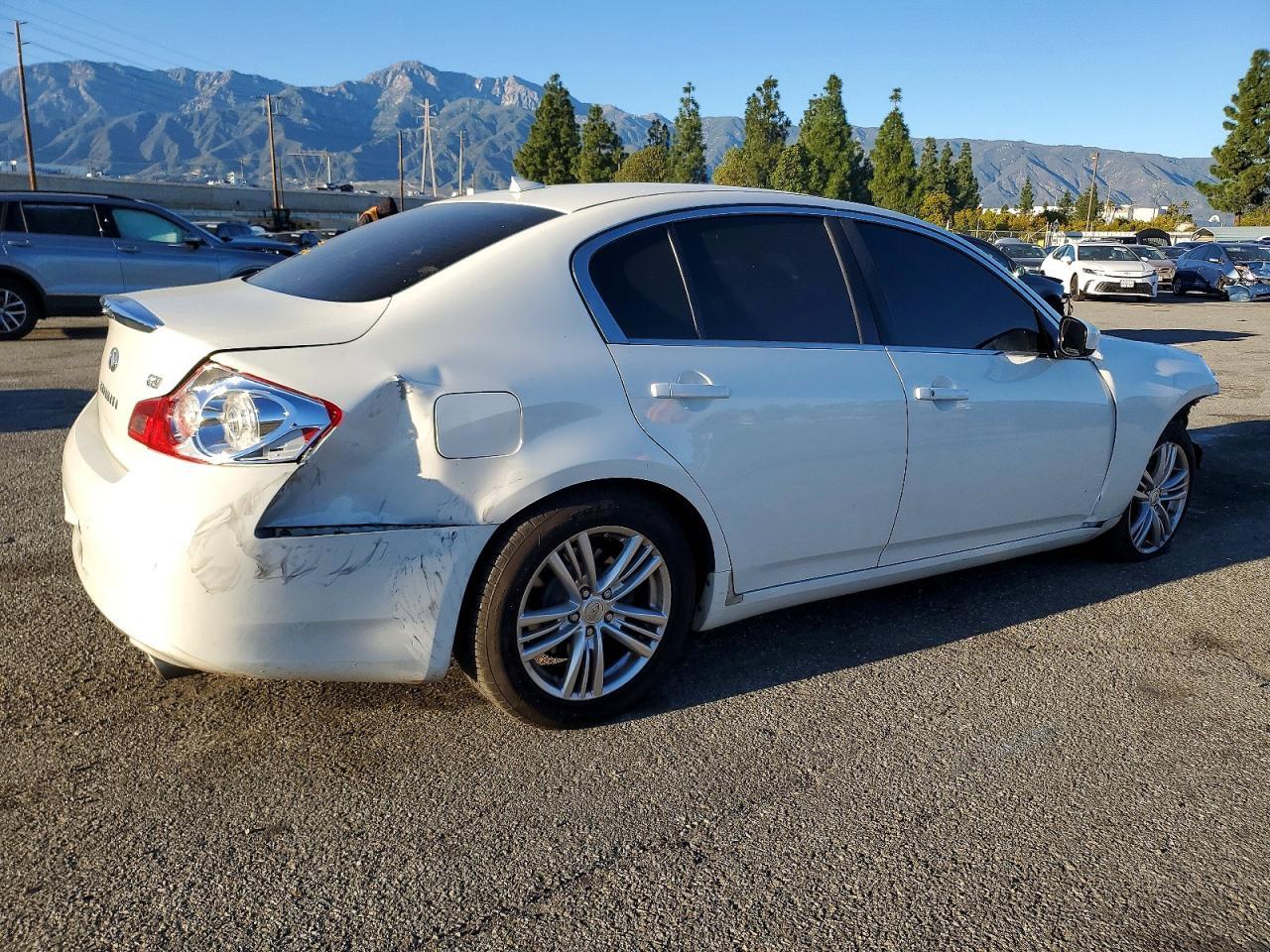 2013 INFINITI G37