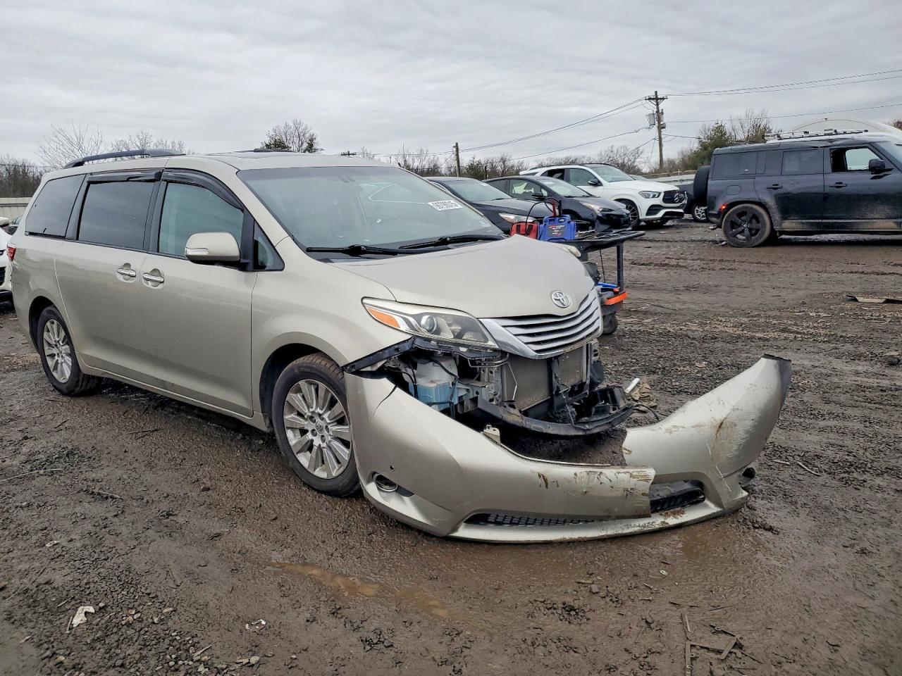 2015 TOYOTA SIENNA