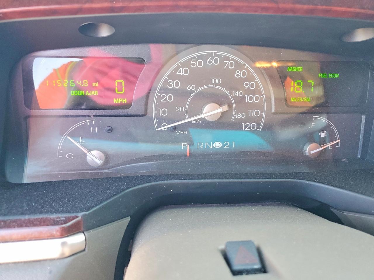 2005 LINCOLN Town Car