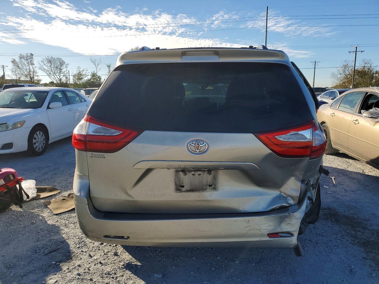2015 TOYOTA SIENNA