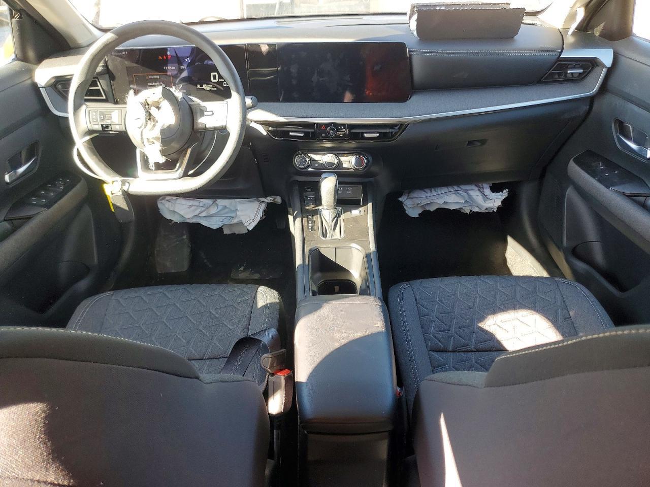 2025 NISSAN KICKS