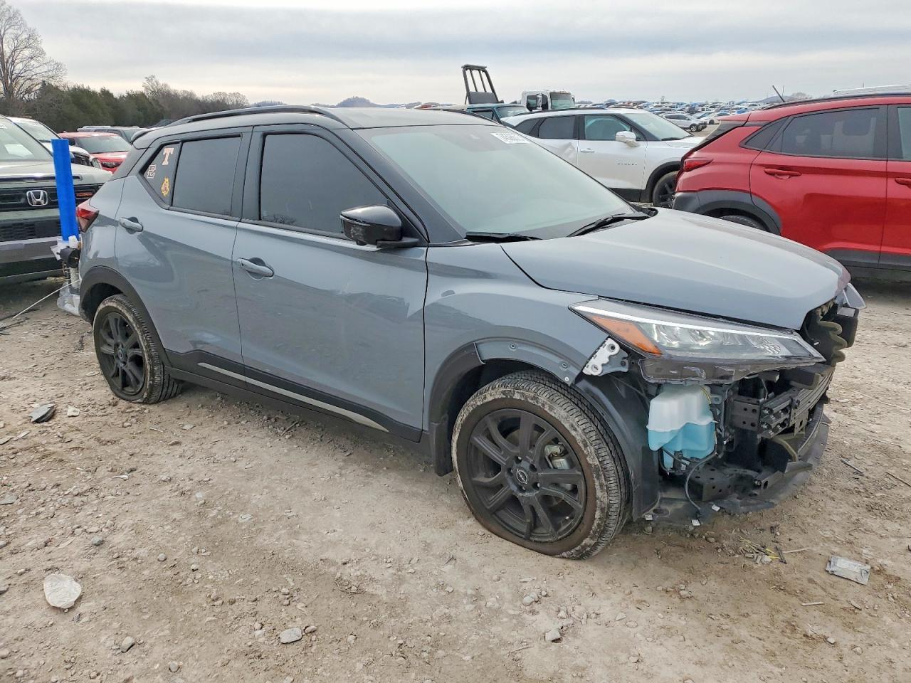 2024 NISSAN KICKS