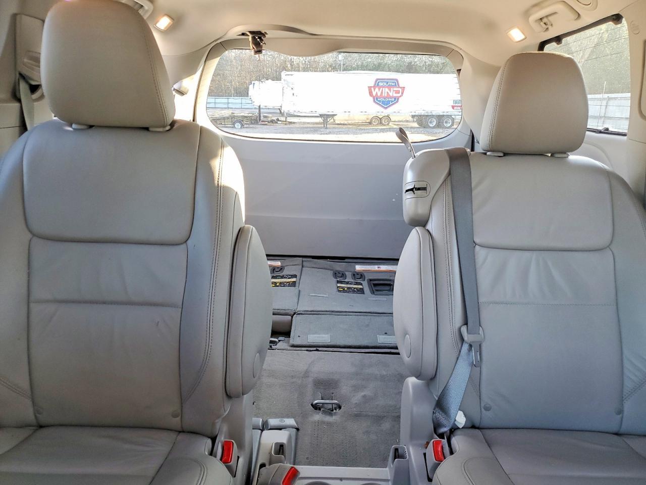 2016 TOYOTA SIENNA