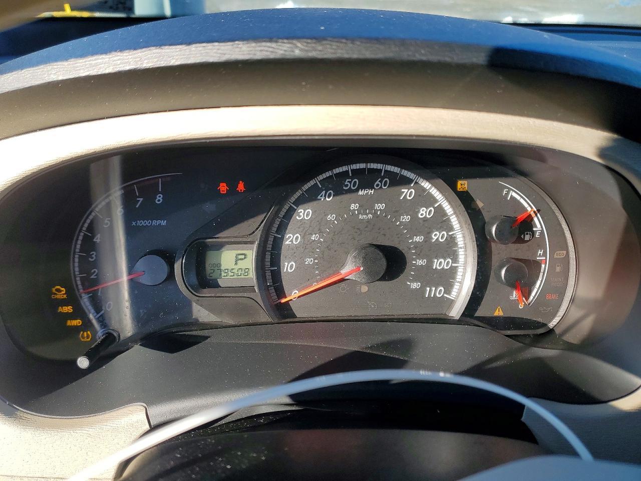 2011 TOYOTA SIENNA