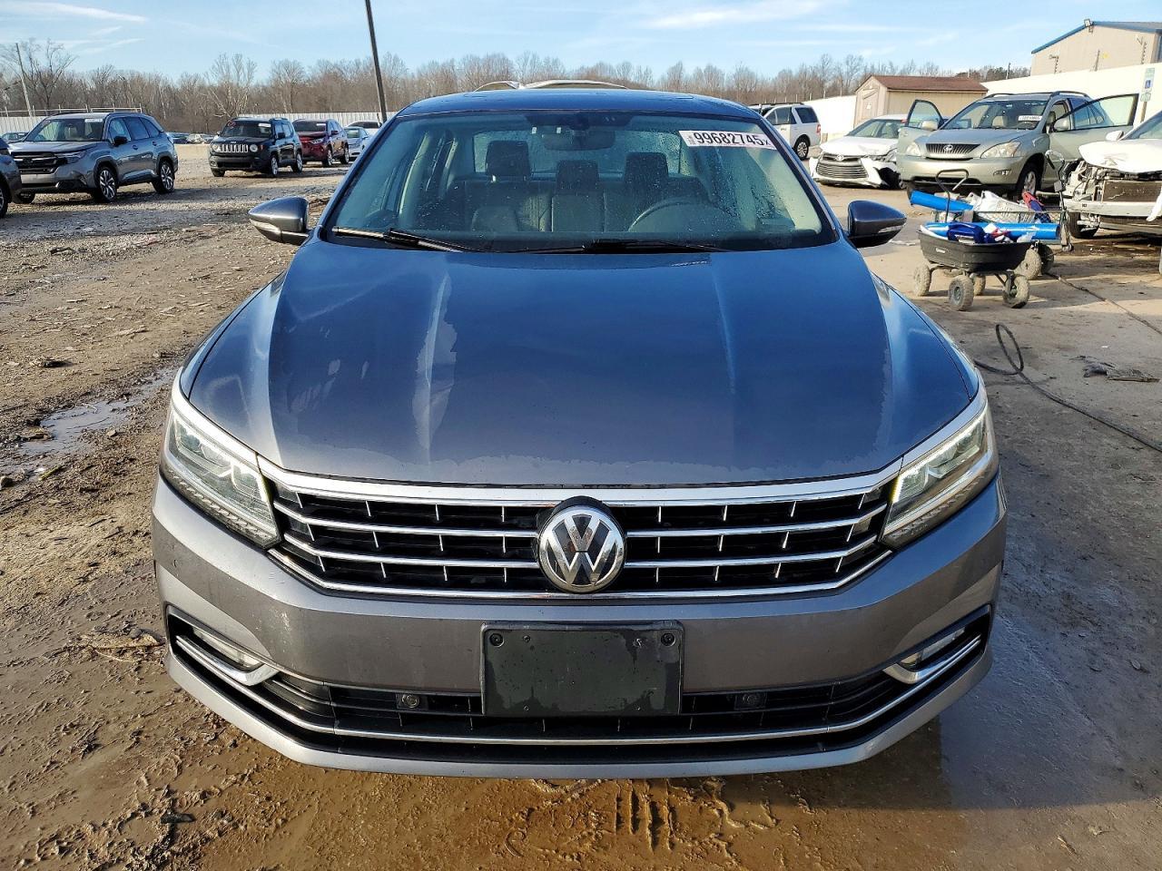2017 VOLKSWAGEN Passat