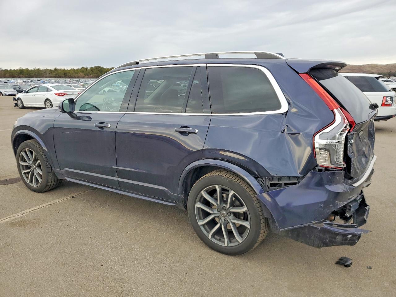2017 VOLVO XC90