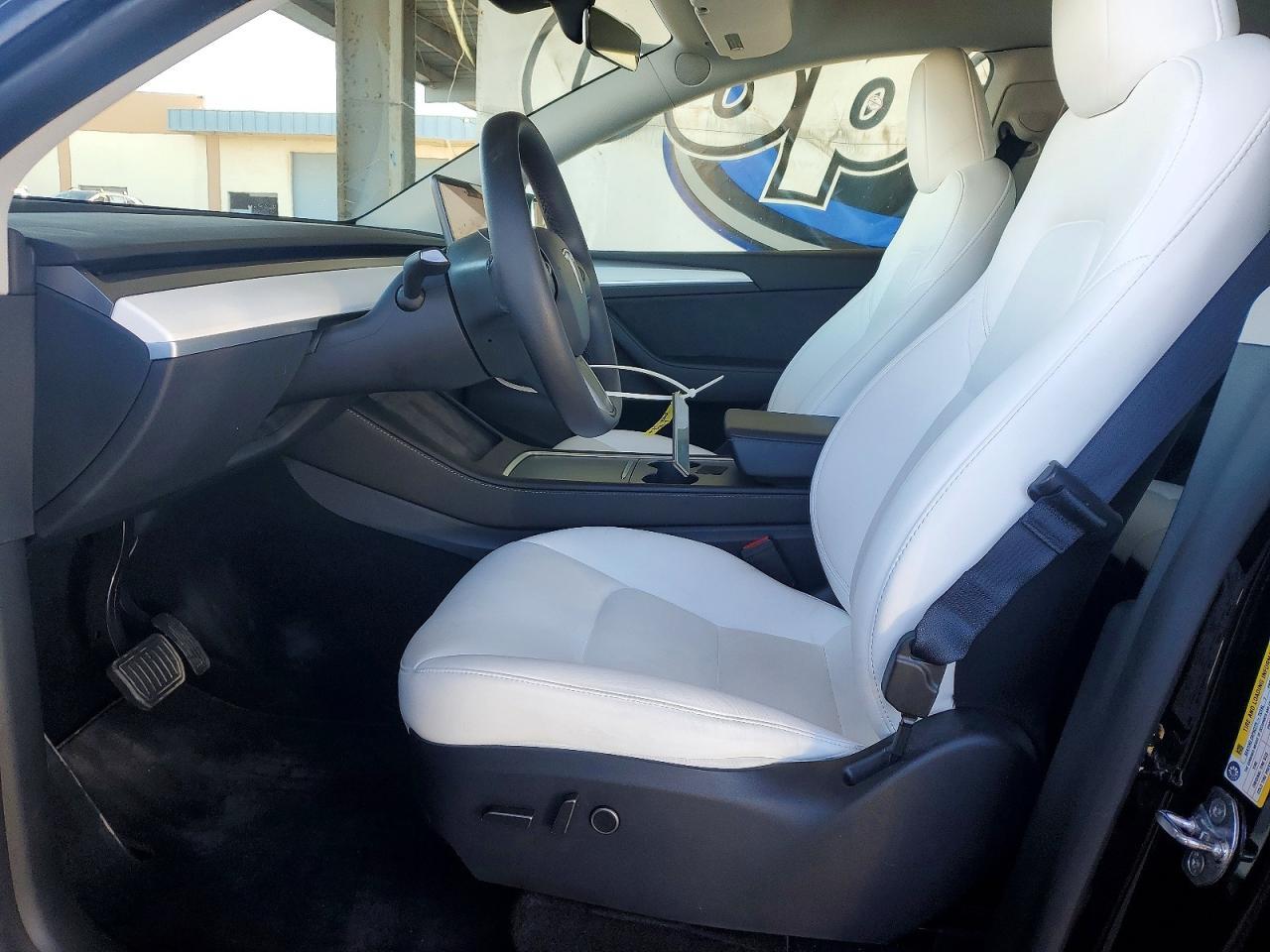2025 TESLA MODEL Y