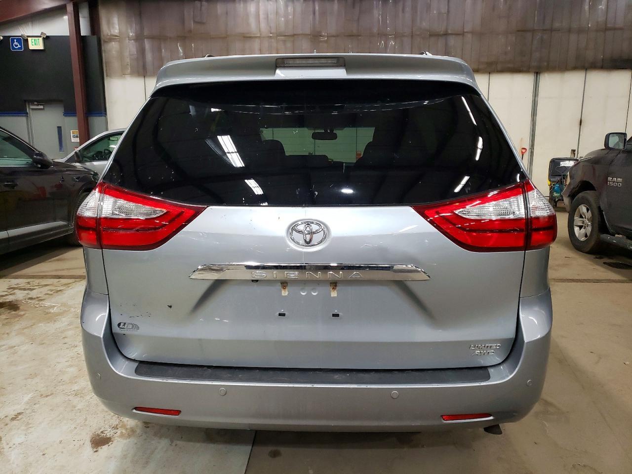 2017 TOYOTA SIENNA