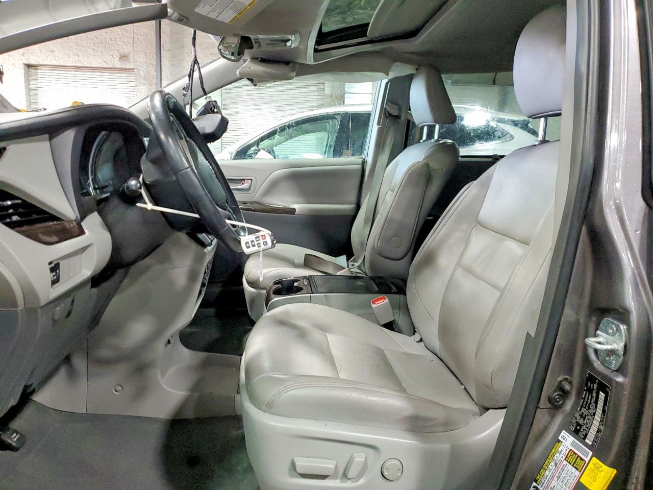2019 TOYOTA SIENNA