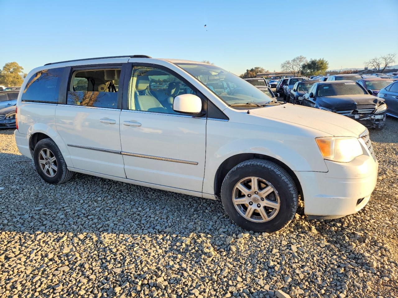2010 CHRYSLER Town & Country