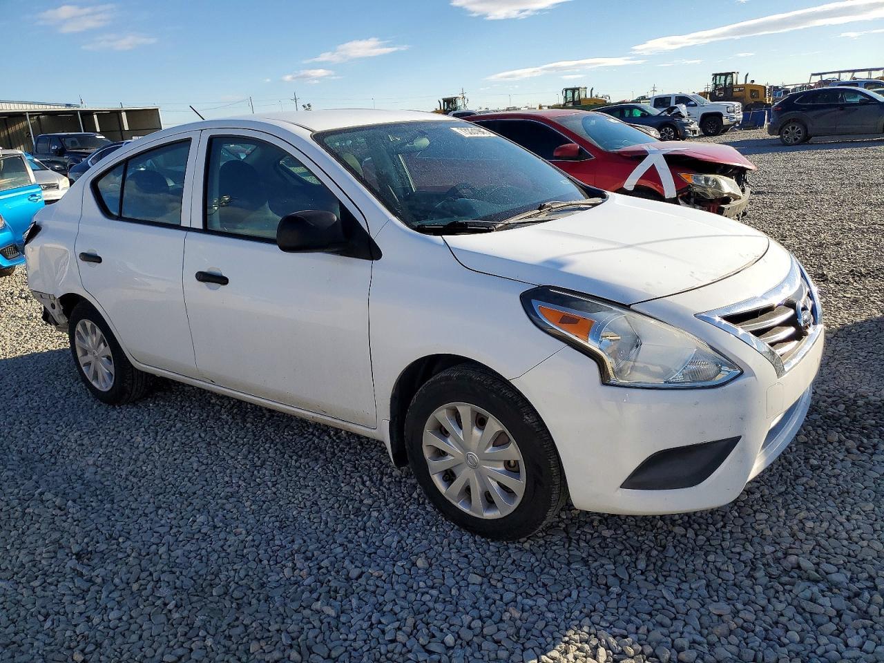 2015 NISSAN VERSA