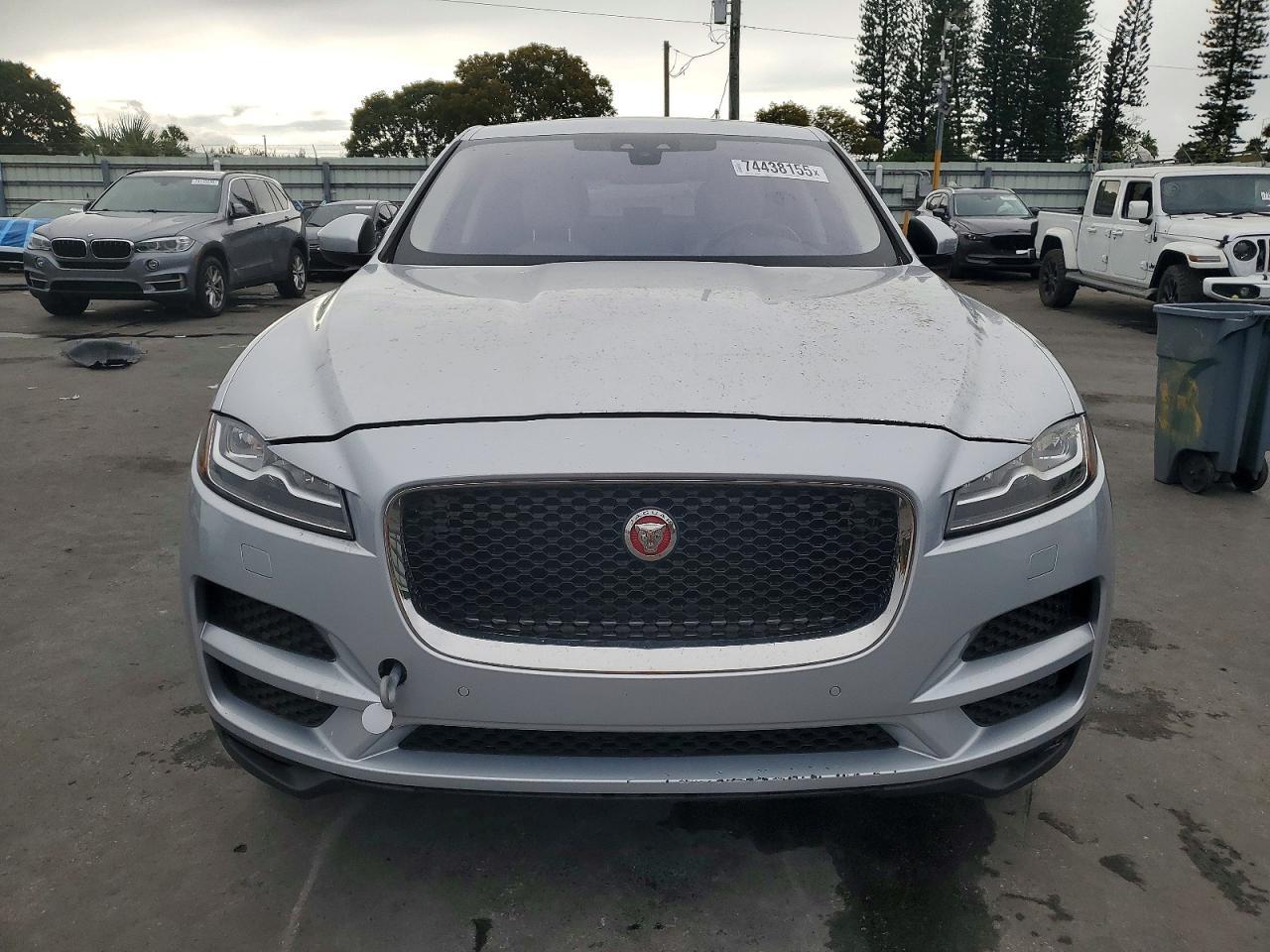 2017 JAGUAR F-Pace