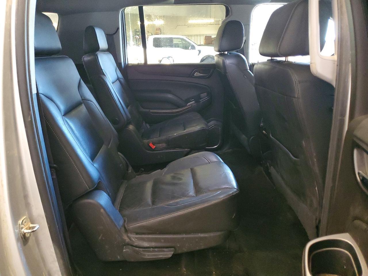 2016 CHEVROLET Suburban