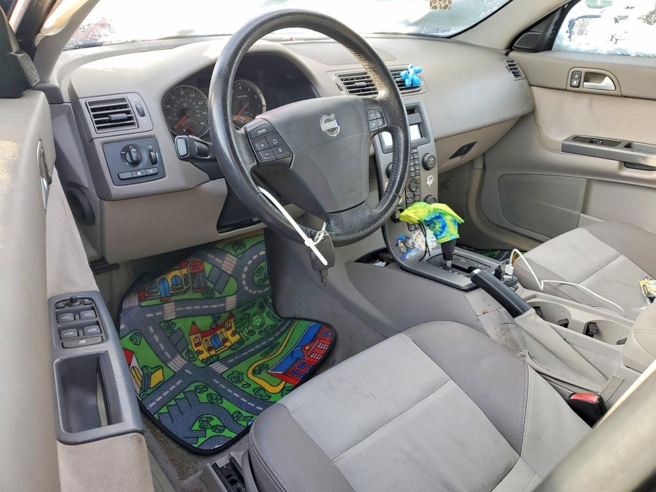 2005 VOLVO V50