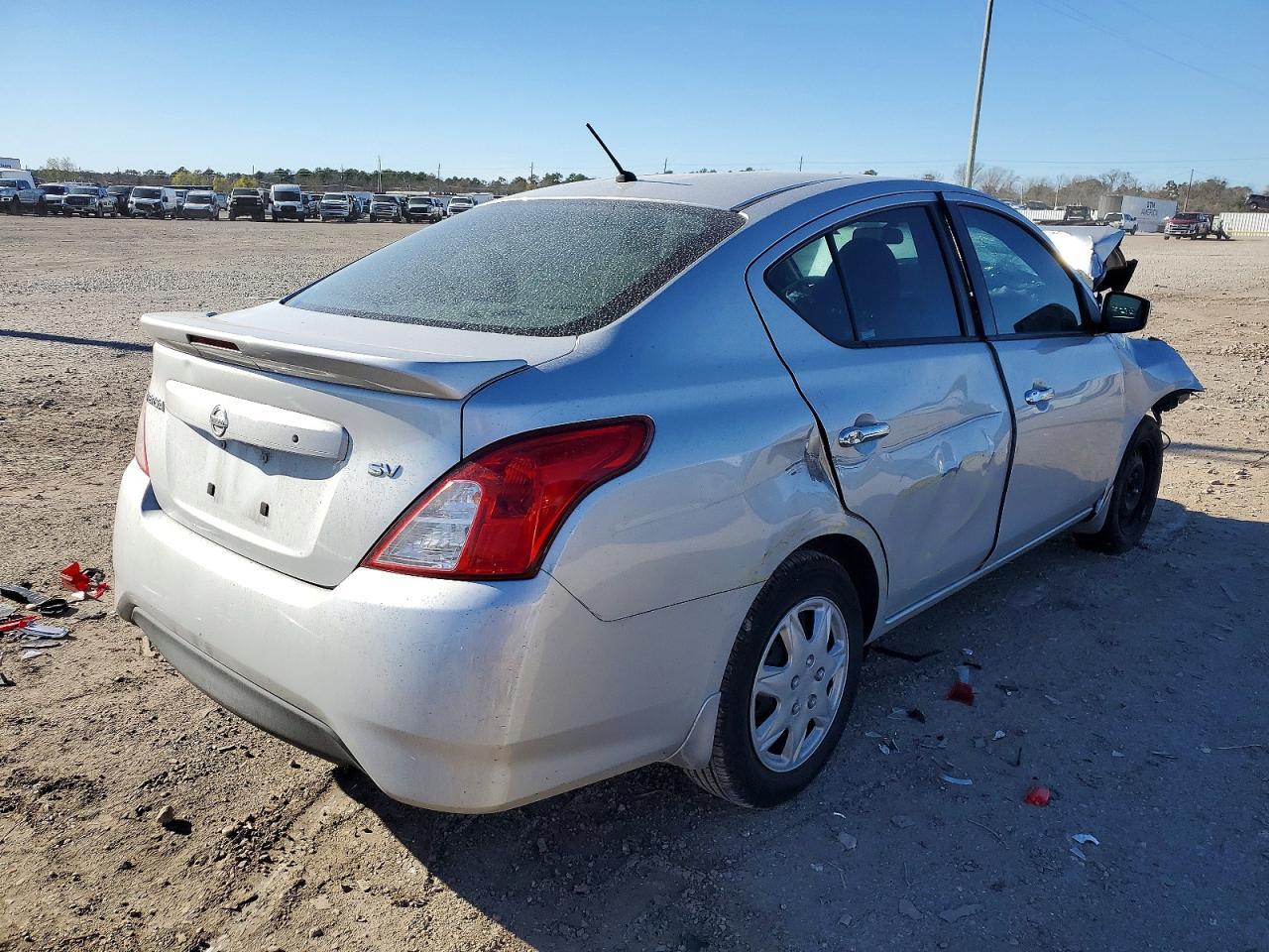 2018 NISSAN VERSA