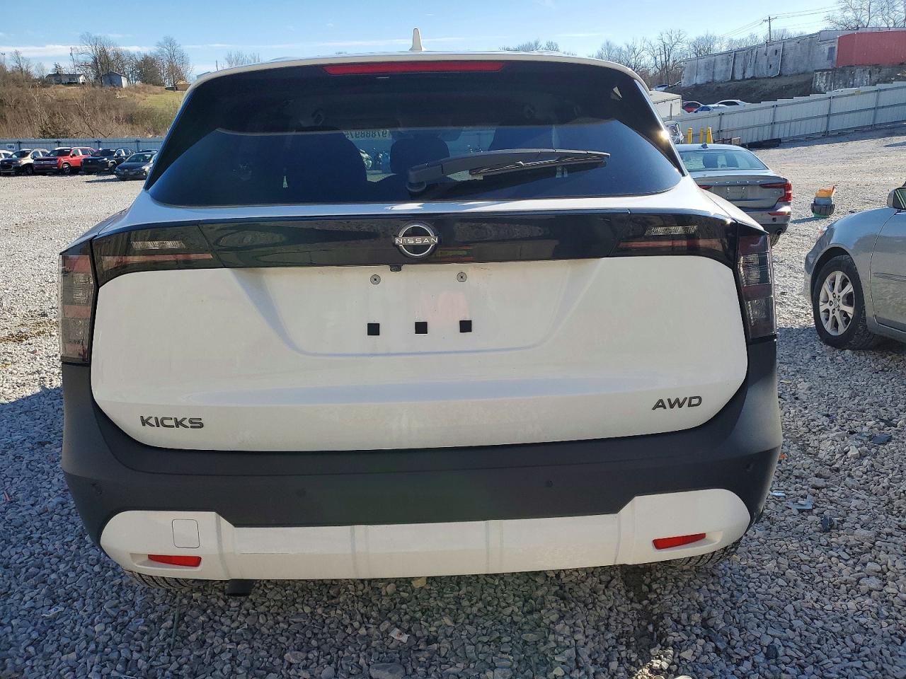 2025 NISSAN KICKS