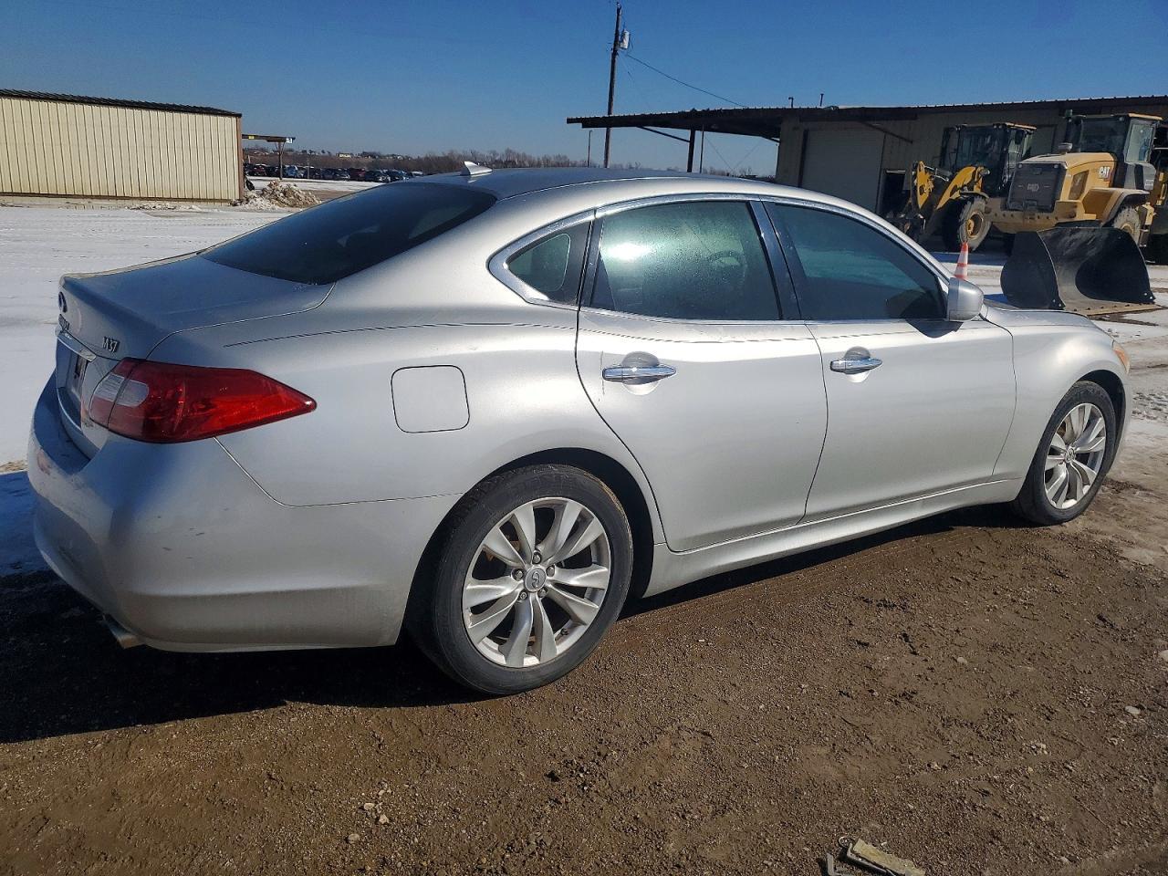 2011 INFINITI M37