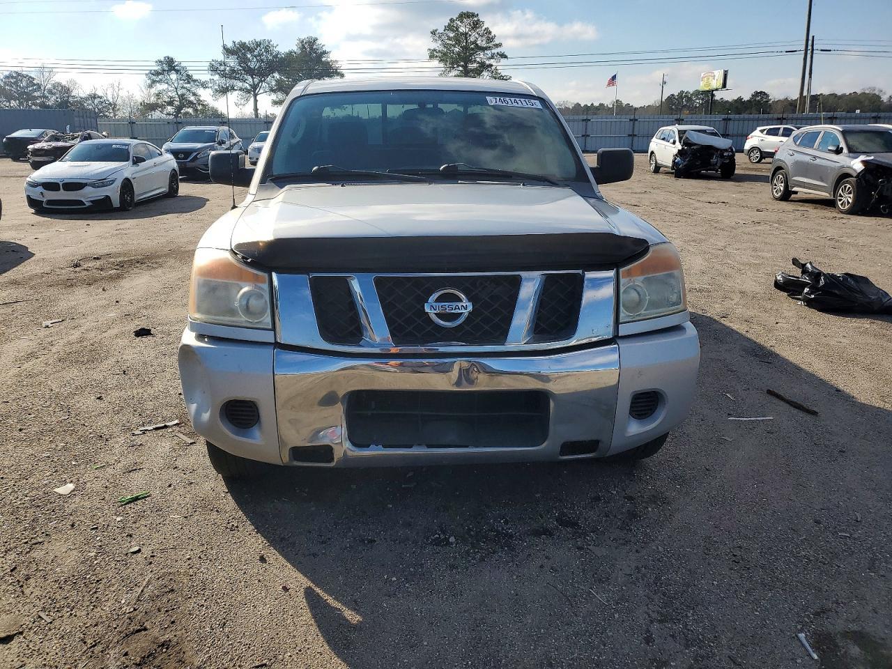 2011 NISSAN Titan