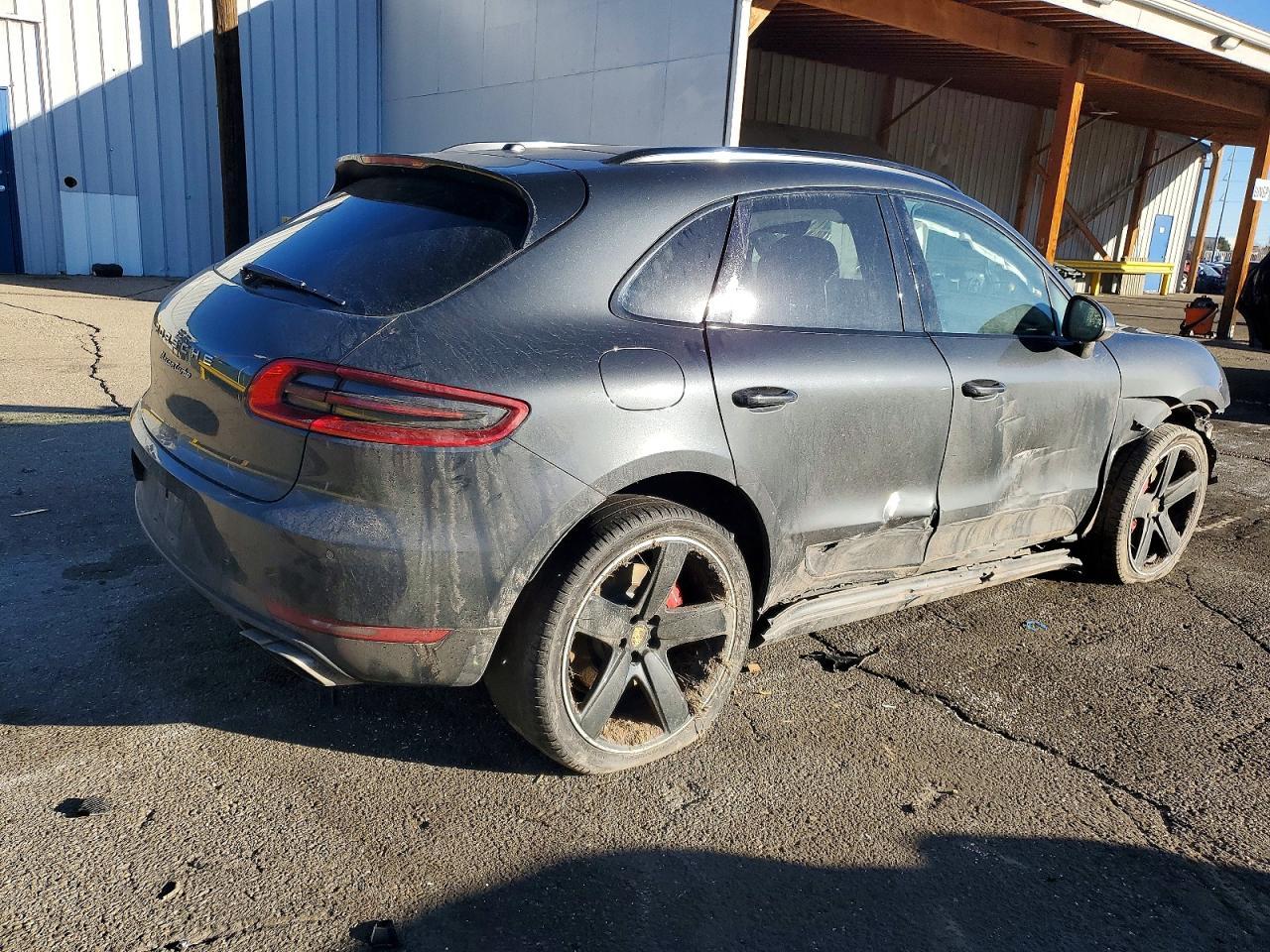 2018 PORSCHE Macan