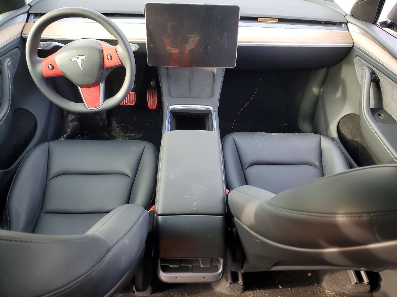 2025 TESLA MODEL Y