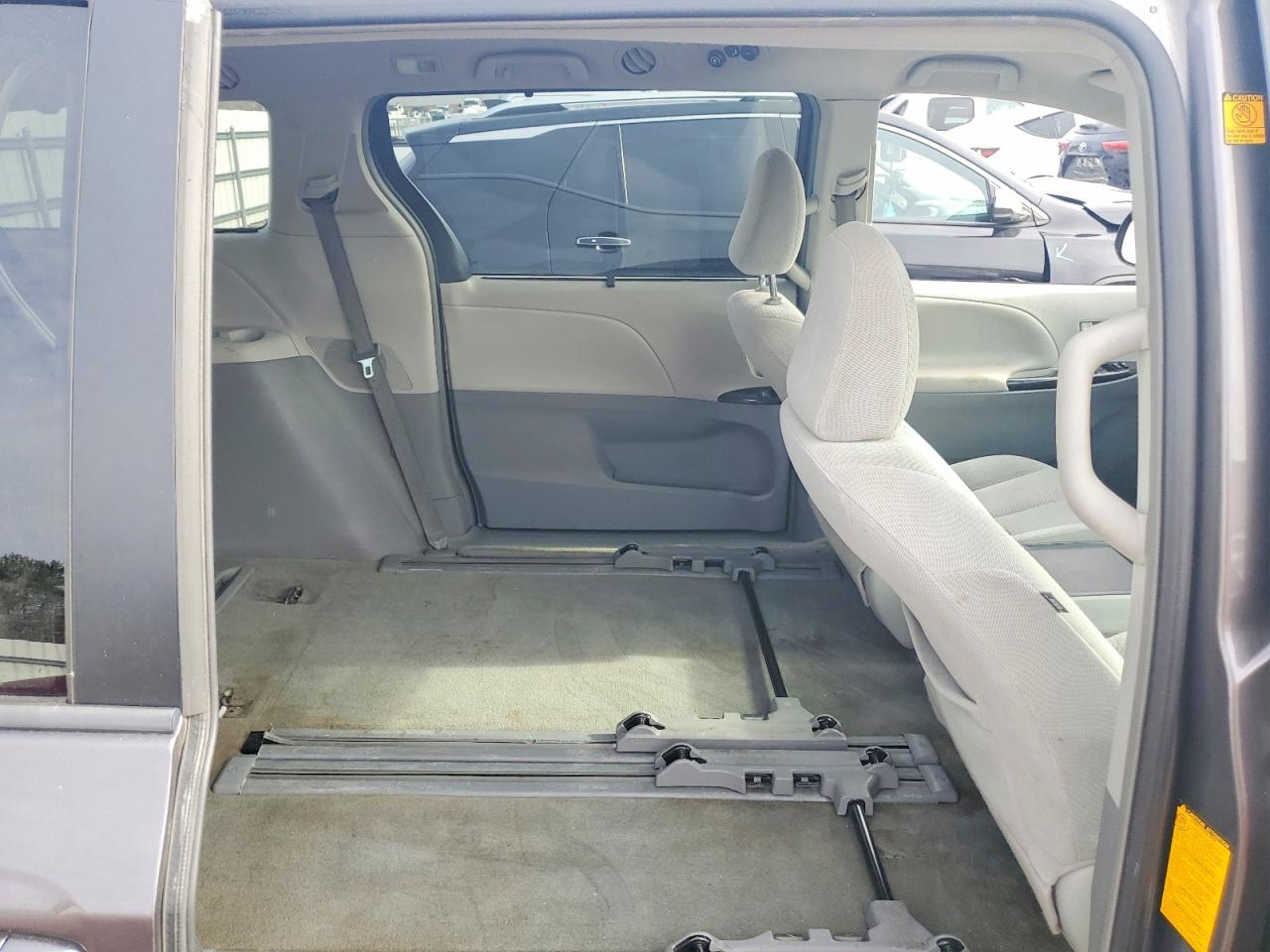 2012 TOYOTA SIENNA