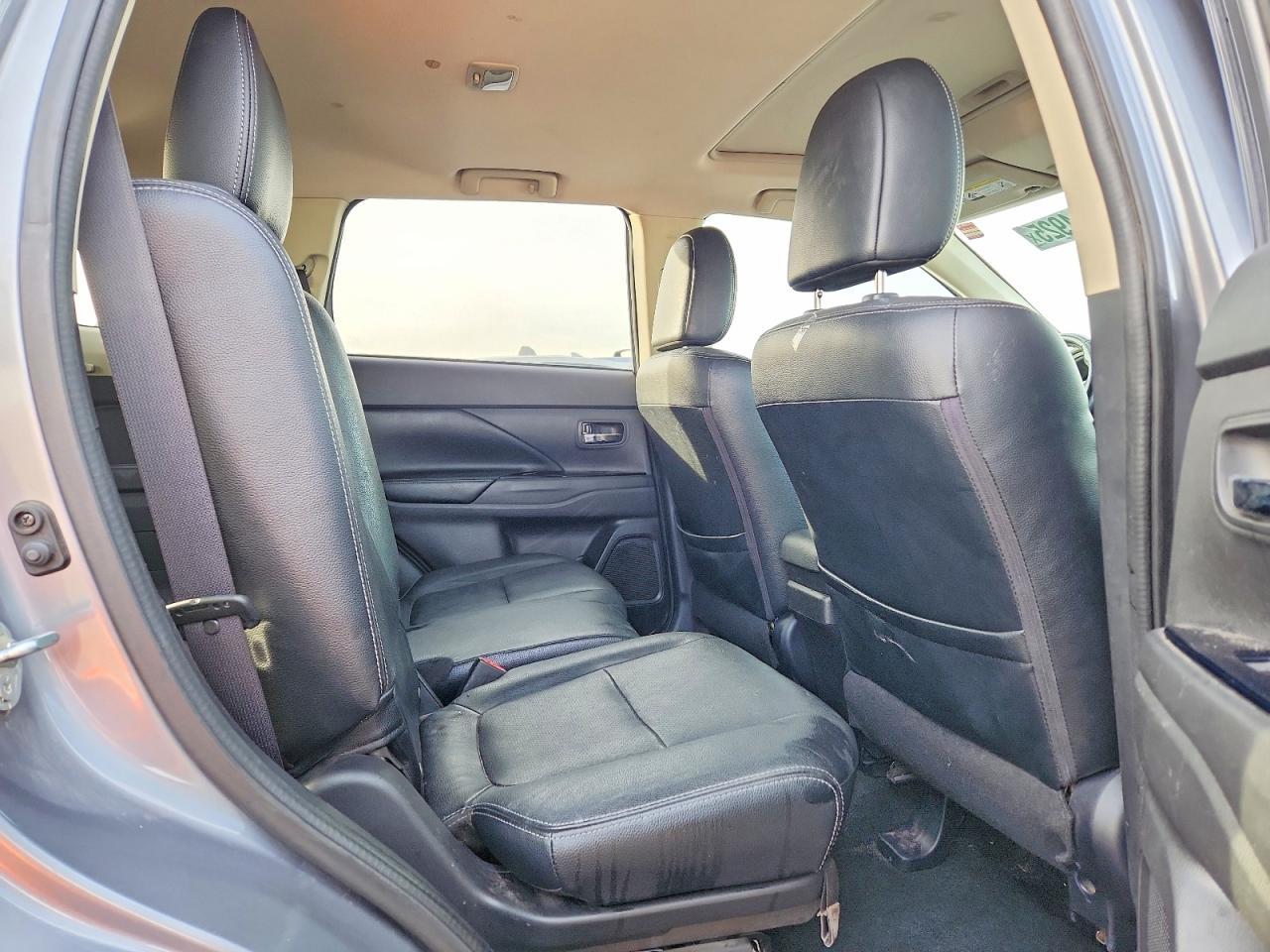 2016 MITSUBISHI outlander