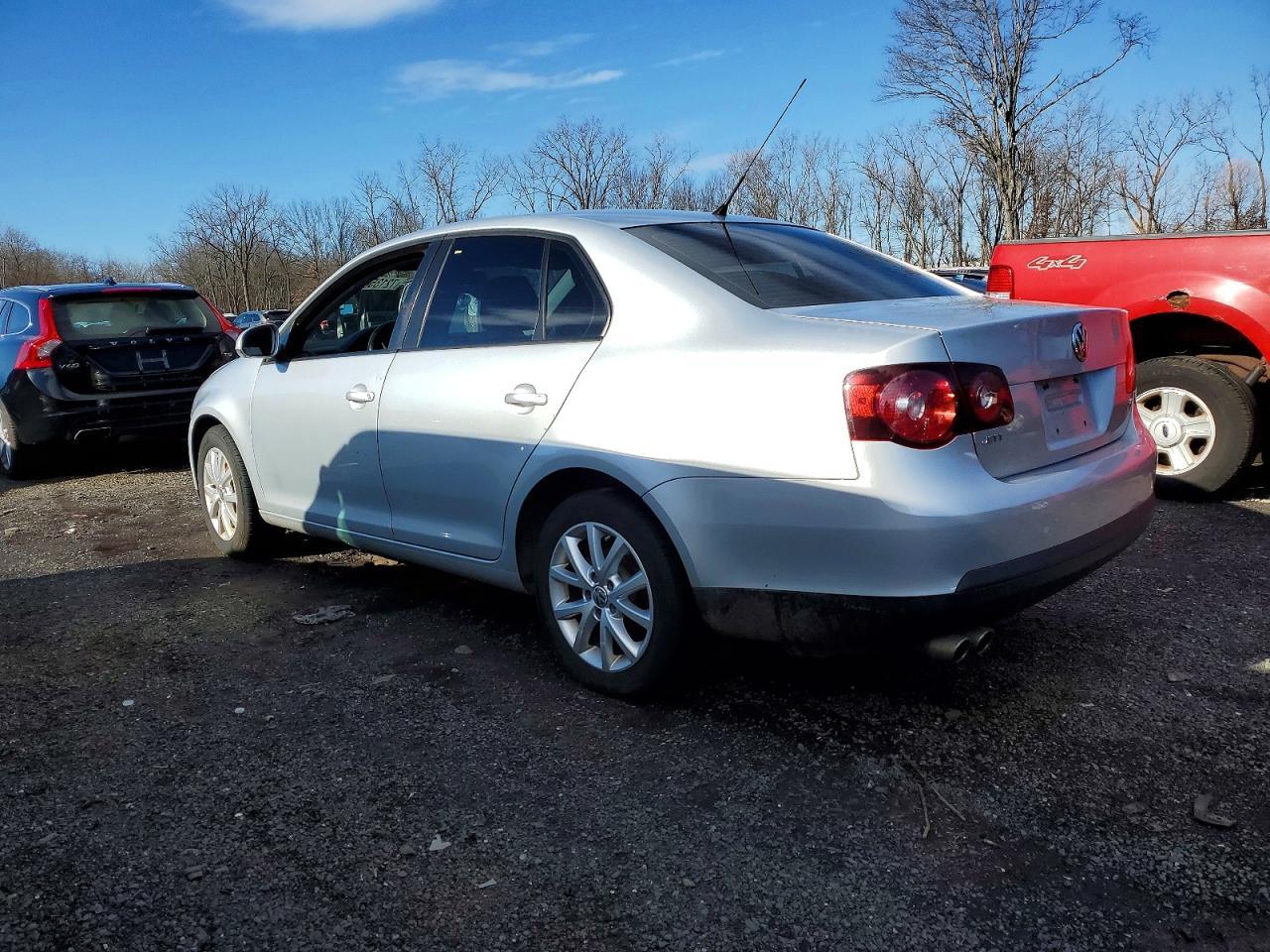 2010 VOLKSWAGEN JETTA