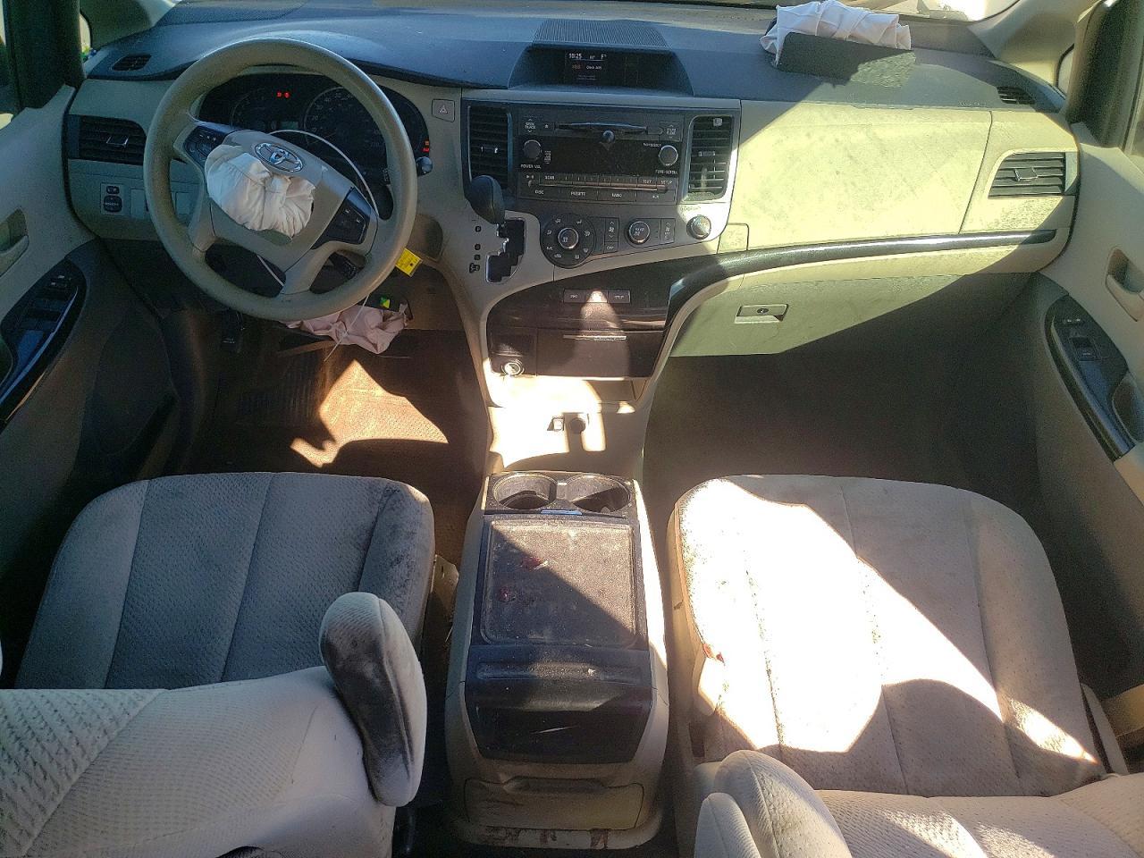 2012 TOYOTA SIENNA