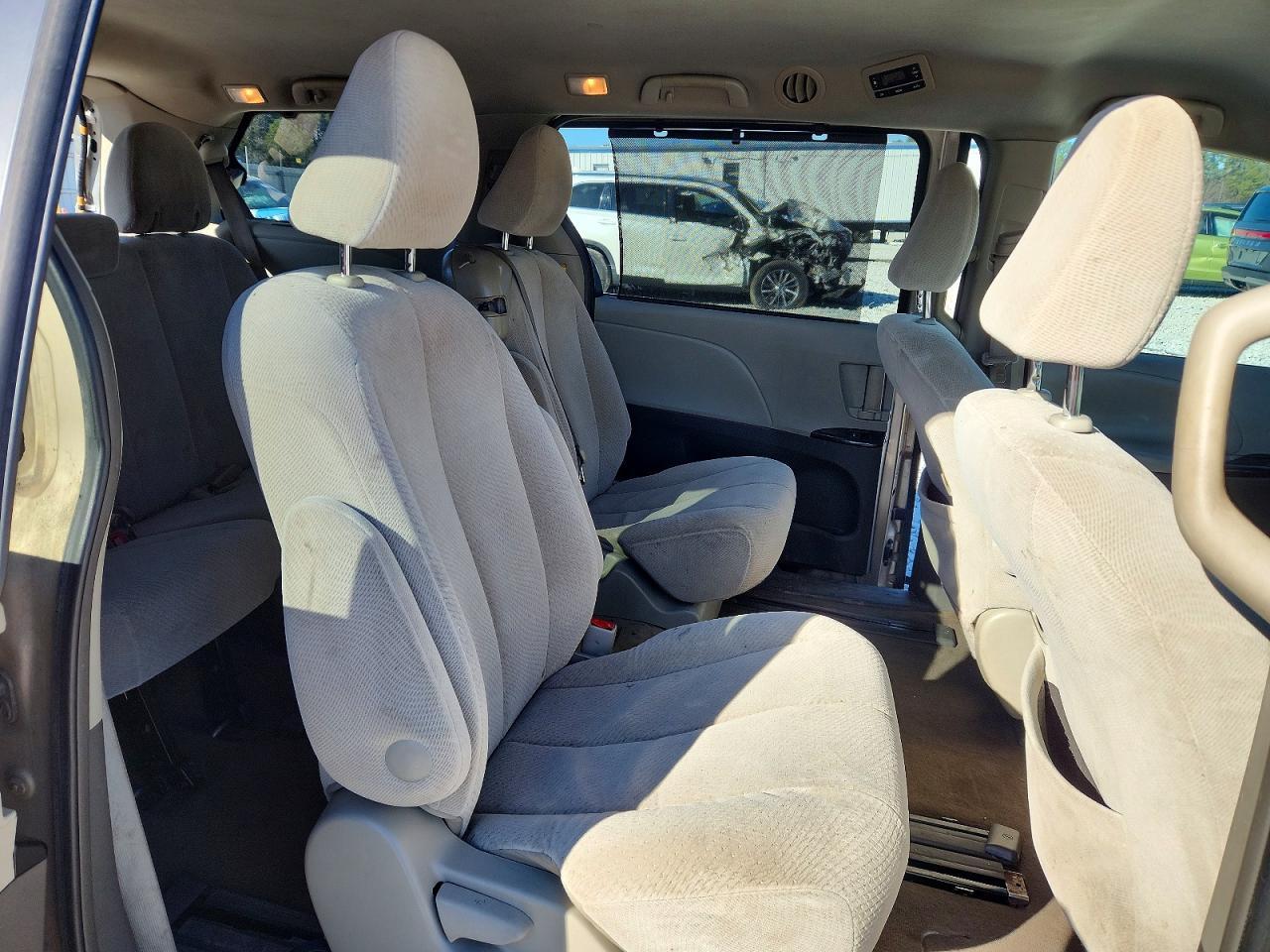 2013 TOYOTA SIENNA
