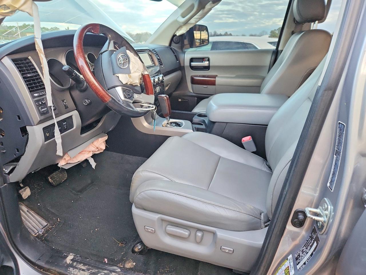 2015 TOYOTA Sequoia