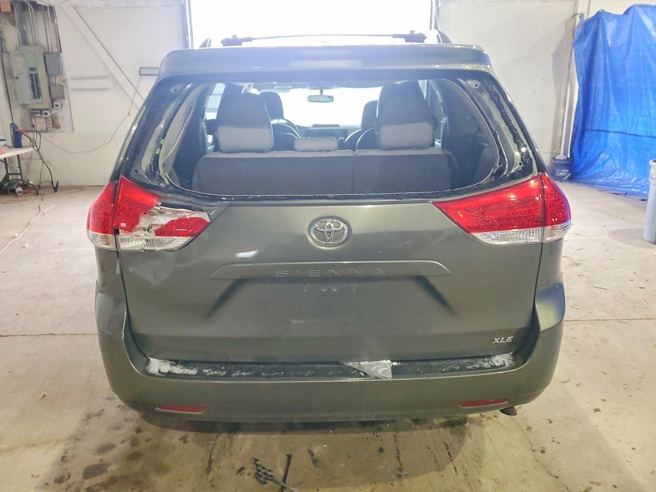 2012 TOYOTA SIENNA