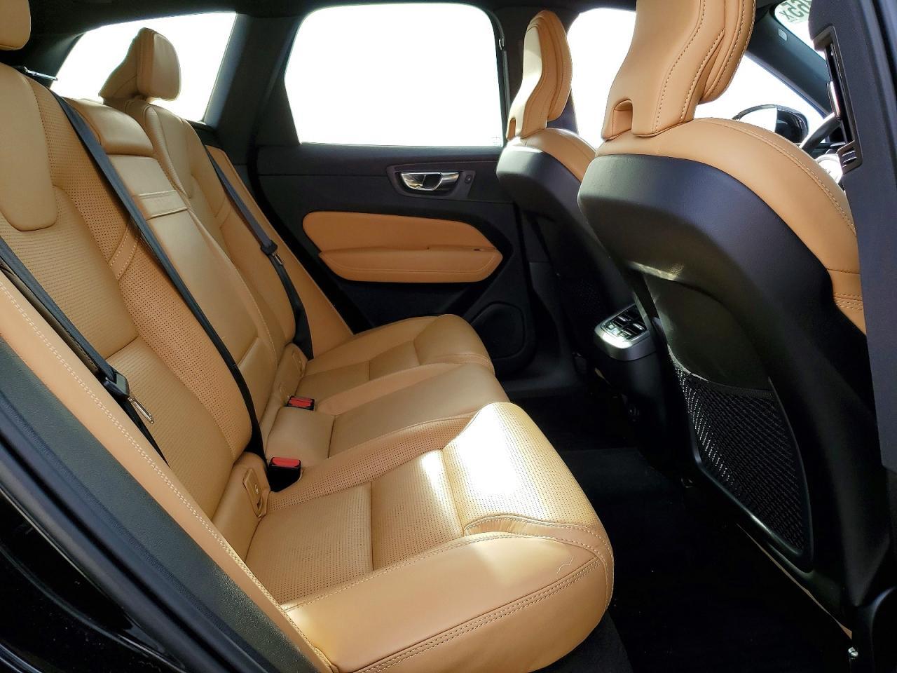 2021 VOLVO XC60