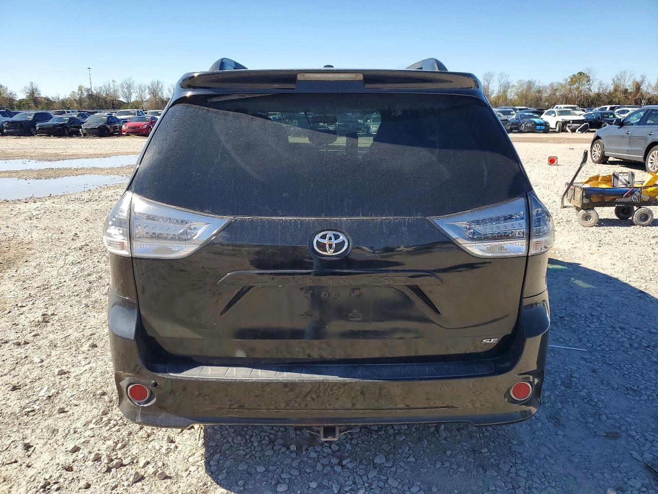 2011 TOYOTA SIENNA