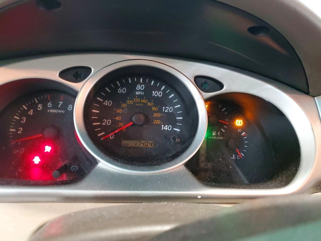 2004 TOYOTA HIGHLANDER