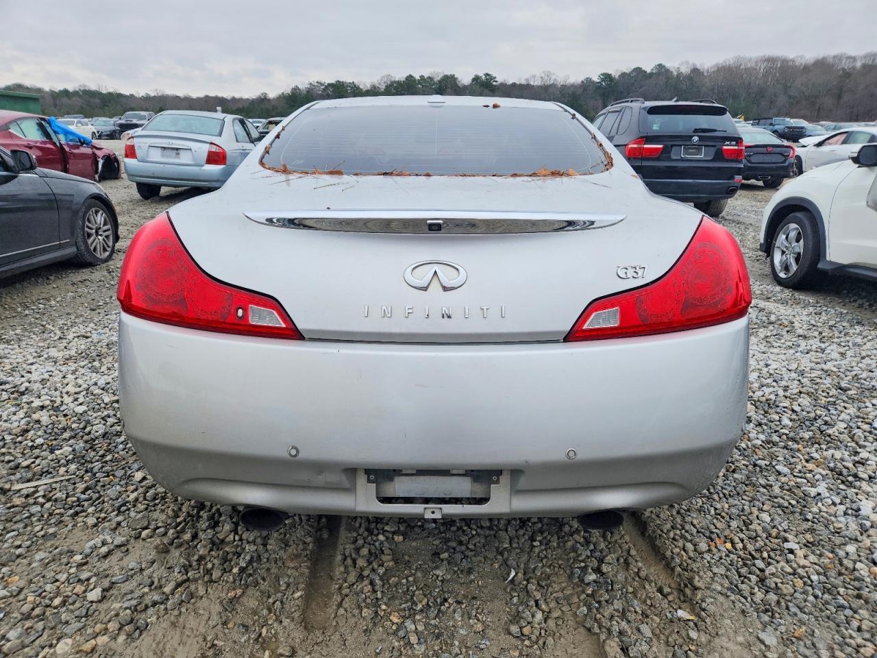 2011 INFINITI G37