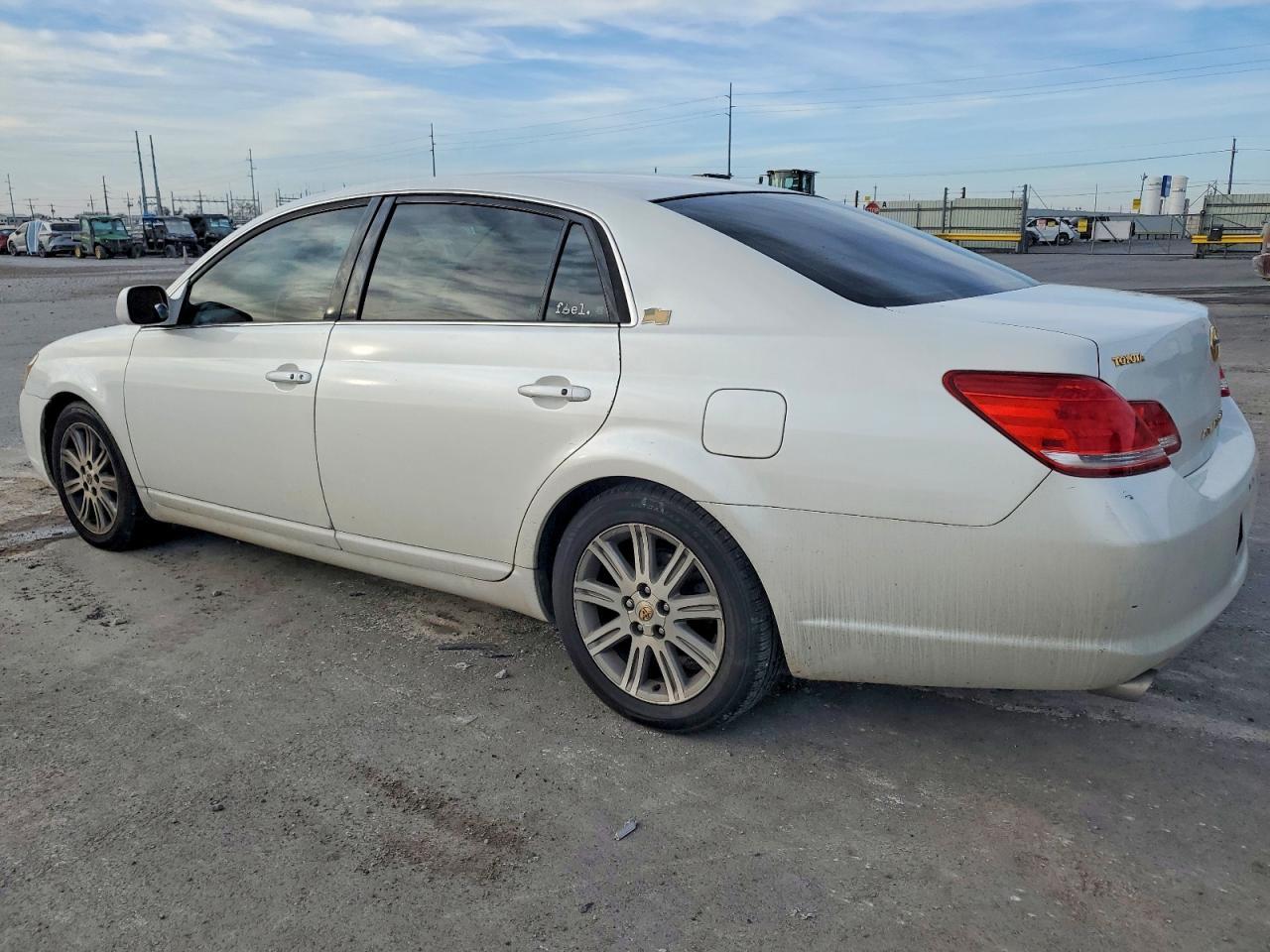 2005 TOYOTA Avalon