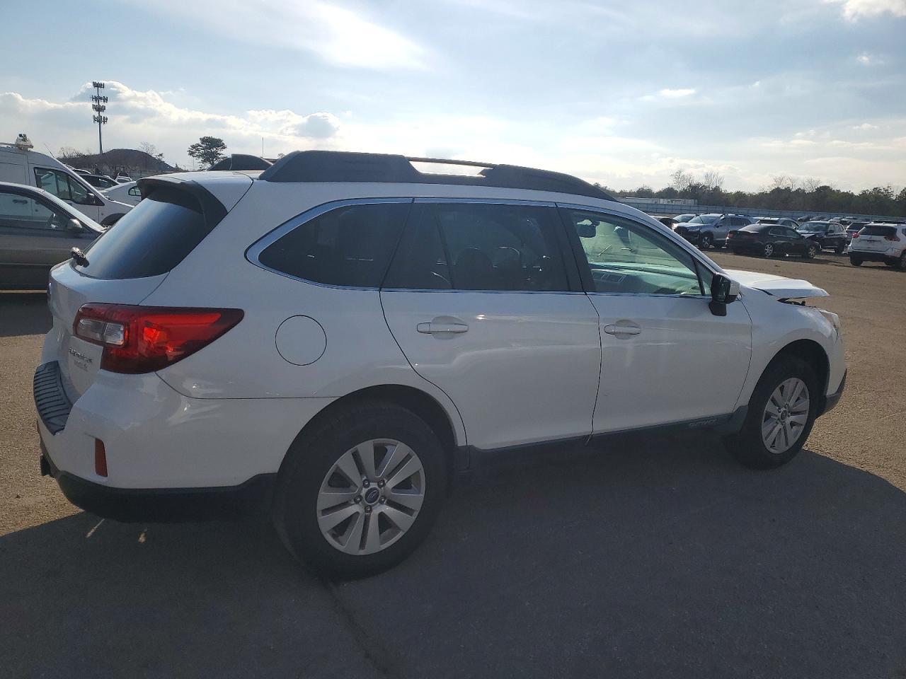 2017 SUBARU Outback