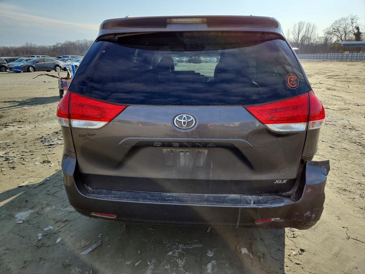 2013 TOYOTA SIENNA