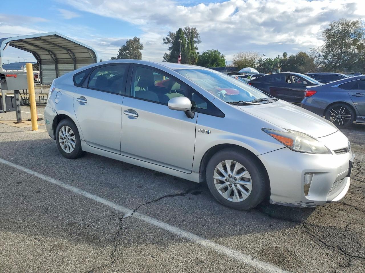 2014 TOYOTA Prius Plug-In