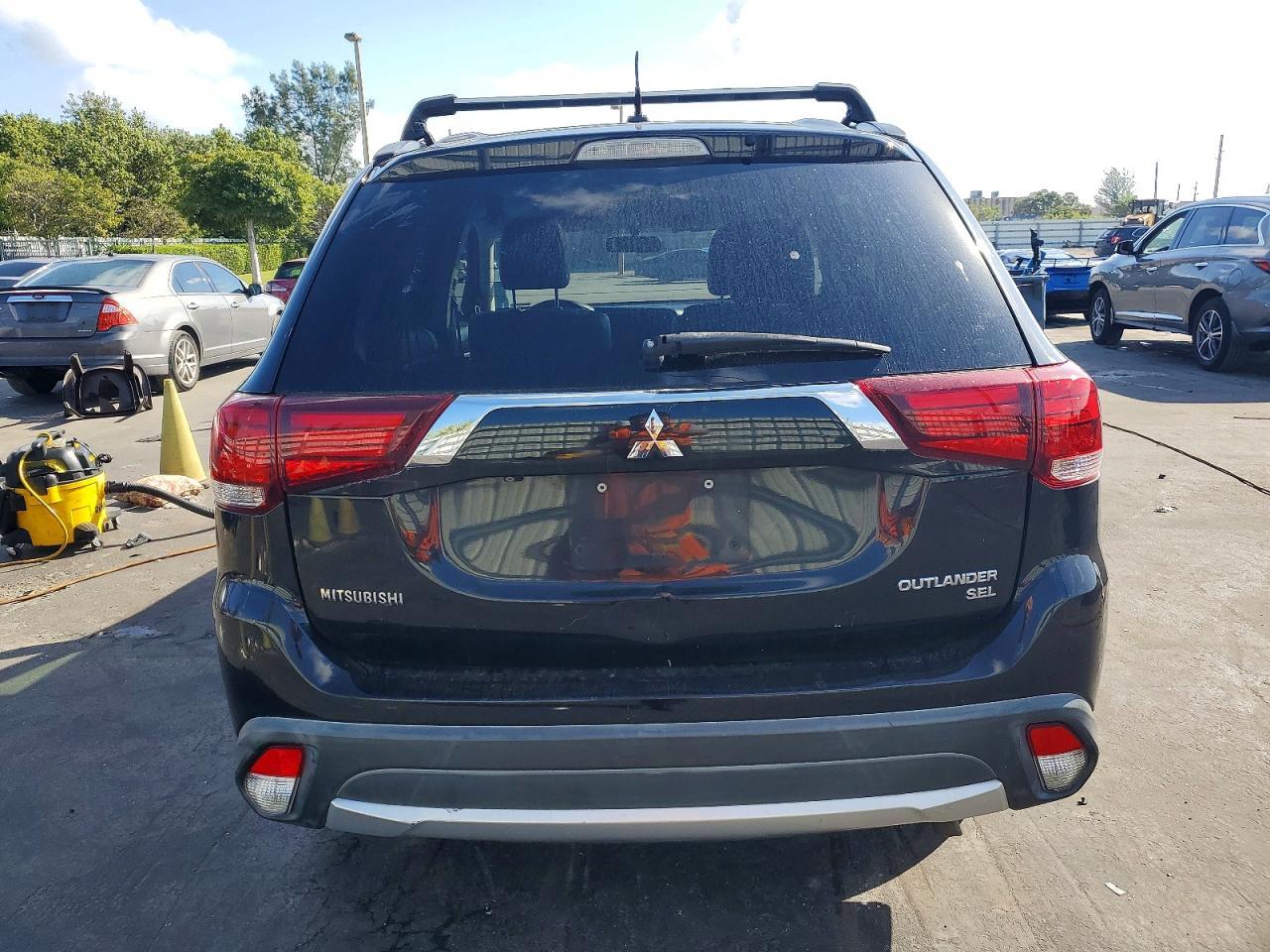 2016 MITSUBISHI outlander