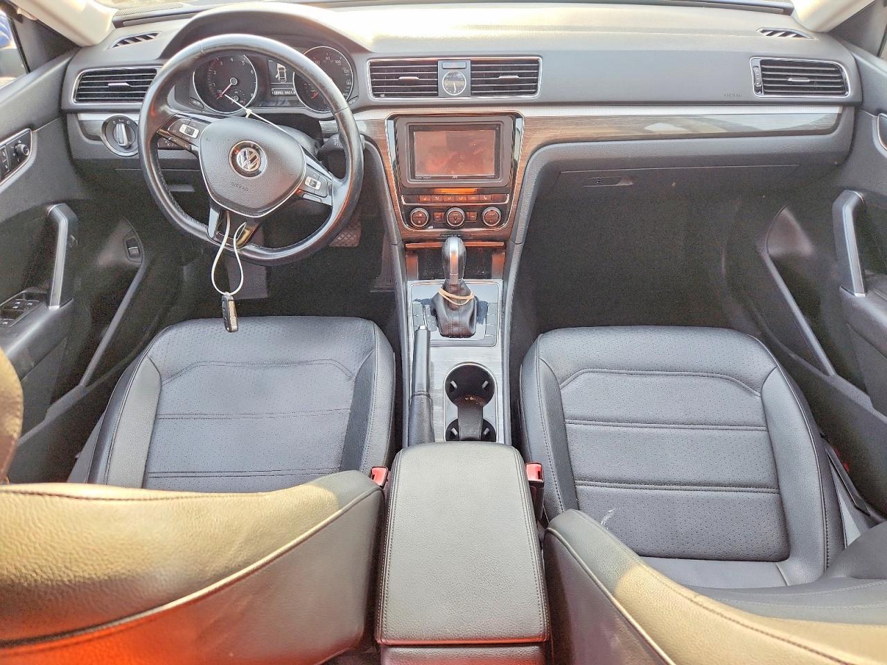 2016 VOLKSWAGEN Passat