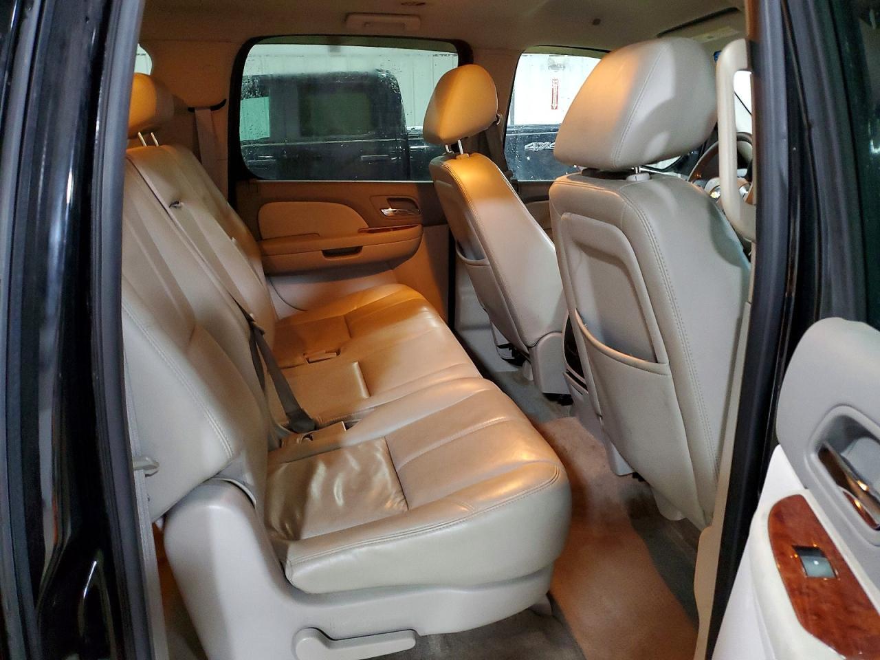 2010 CHEVROLET Suburban