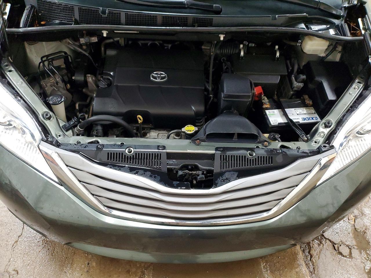 2013 TOYOTA SIENNA