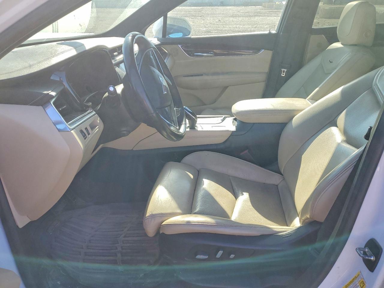 2017 CADILLAC XT5
