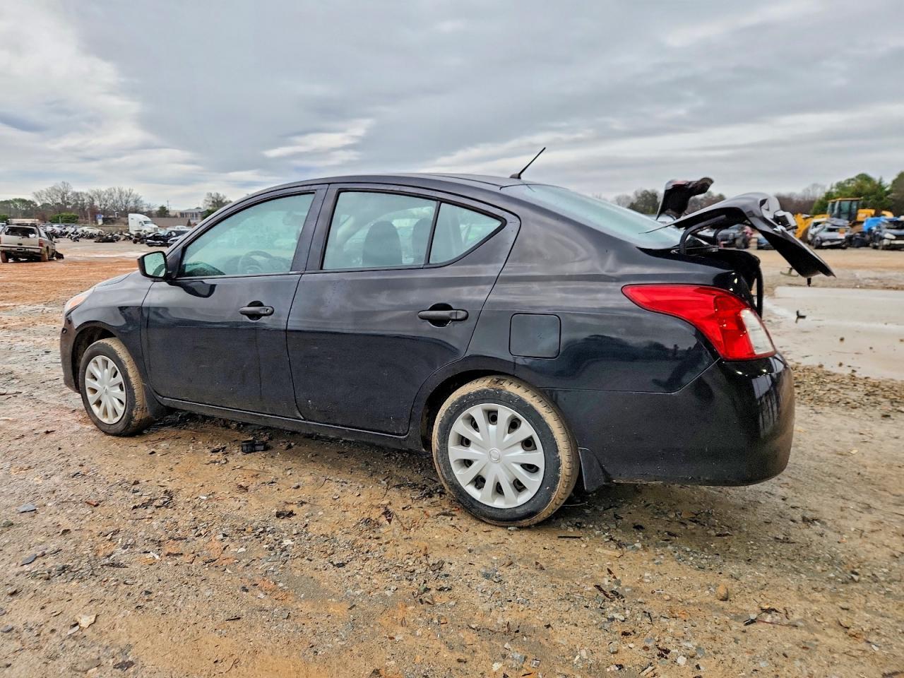 2017 NISSAN VERSA
